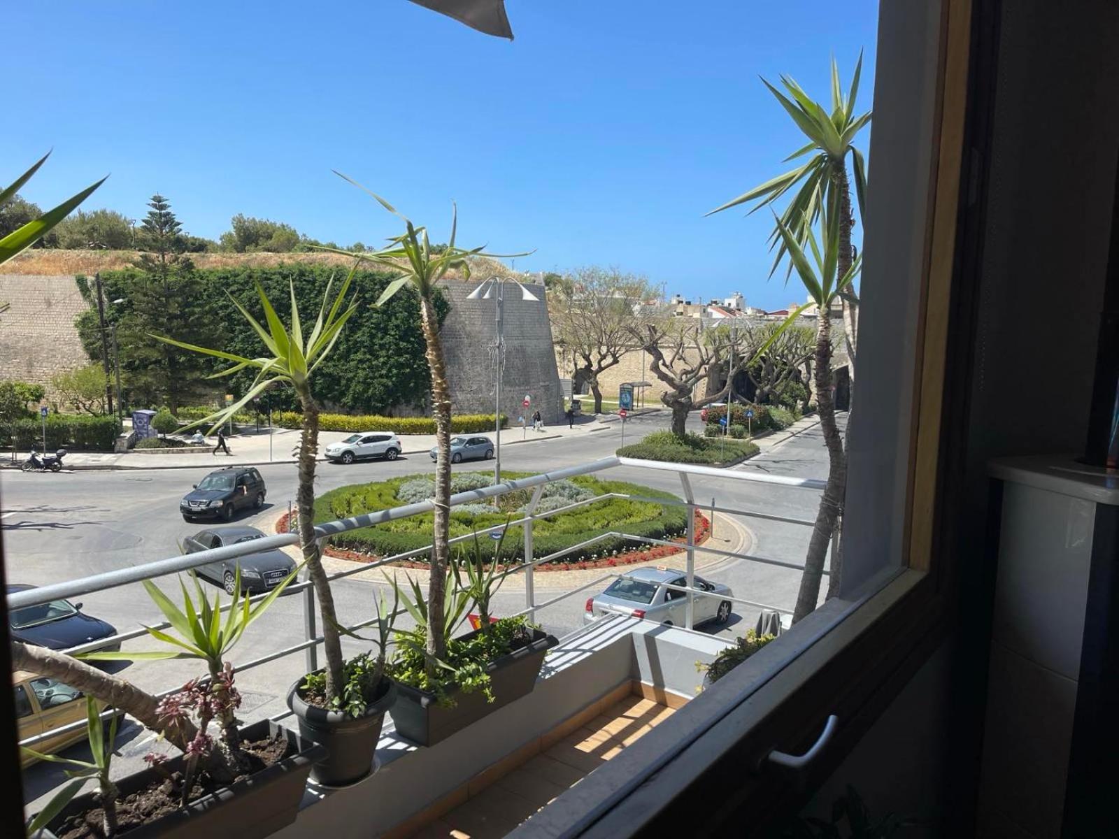 Oasis City Apartment Iraklion Buitenkant foto